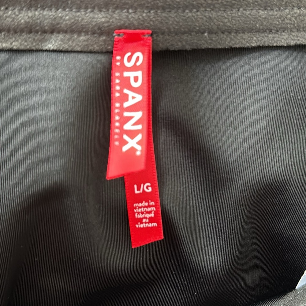 SPANX Faux Leather Black Flouncy Skater Mini Skirt Size L Pull-On Elastic Waist - Picture 7 of 10
